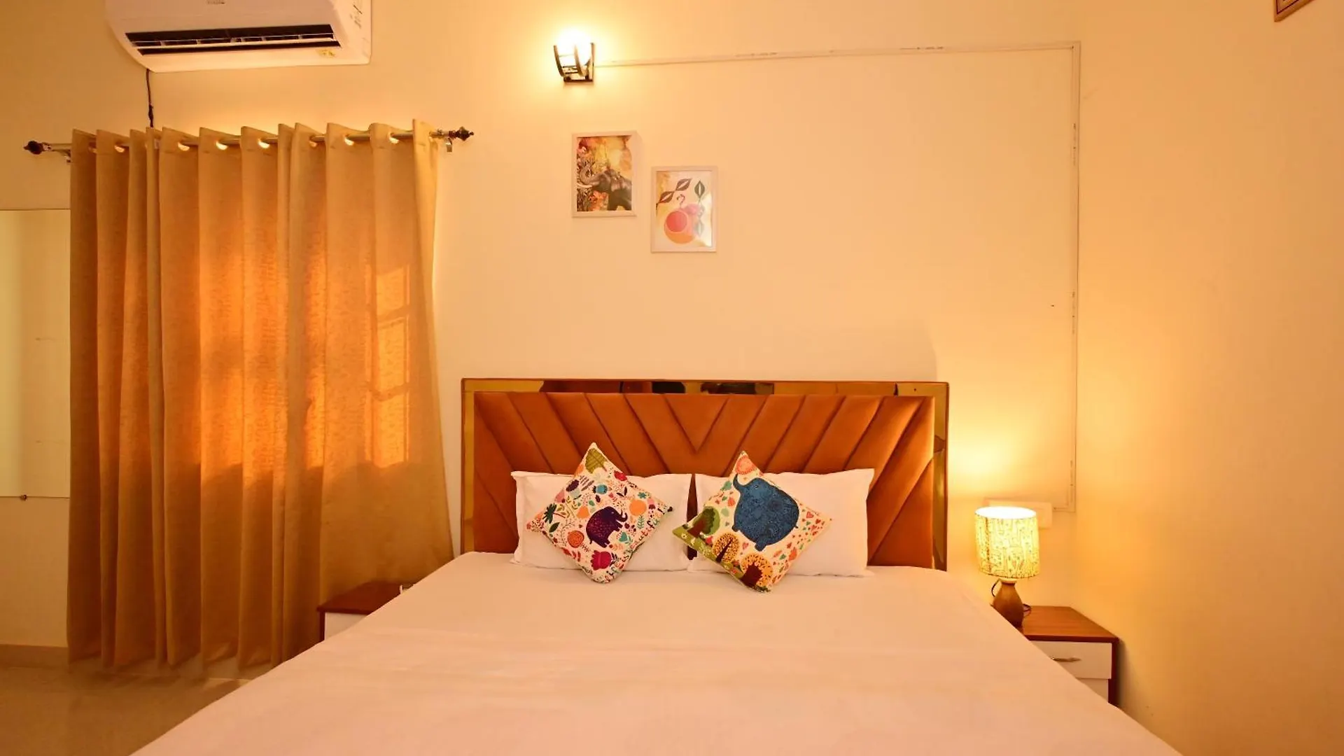 Zoomstay - 3Bhk Apartments Varanasi