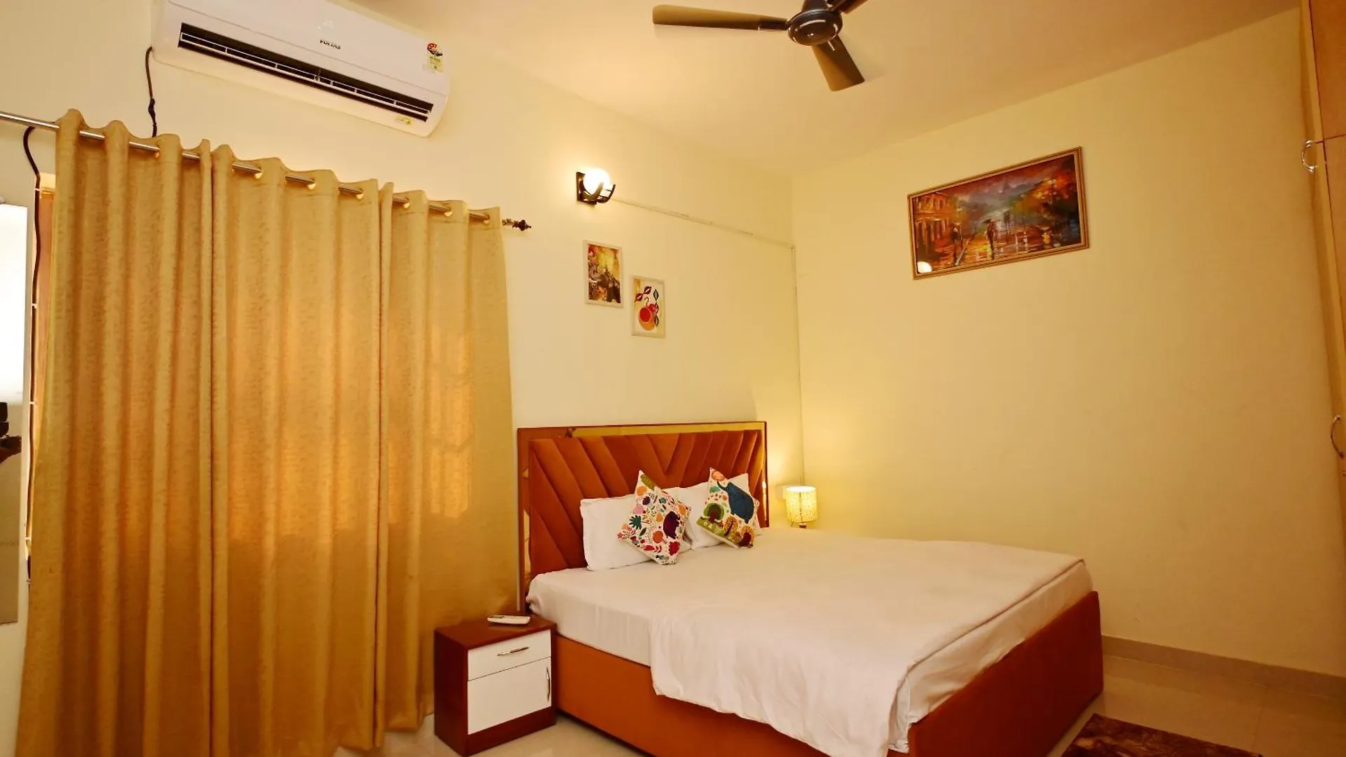 Zoomstay - 3Bhk Apartments Varanasi