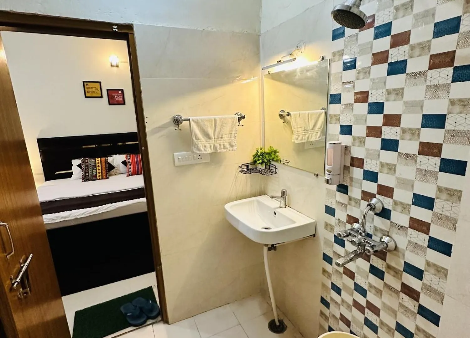 Zoomstay - 3Bhk Apartments Varanasi