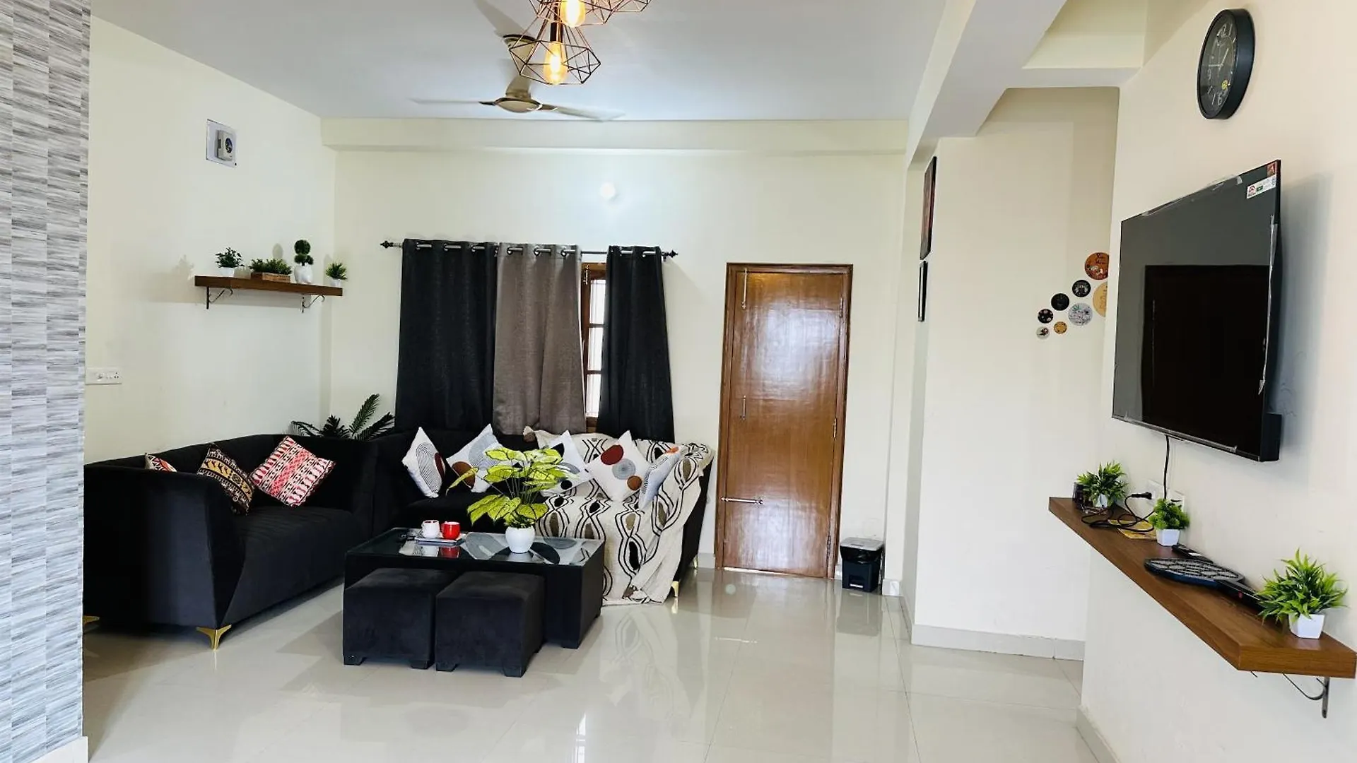 Zoomstay - 3Bhk Apartments Varanasi