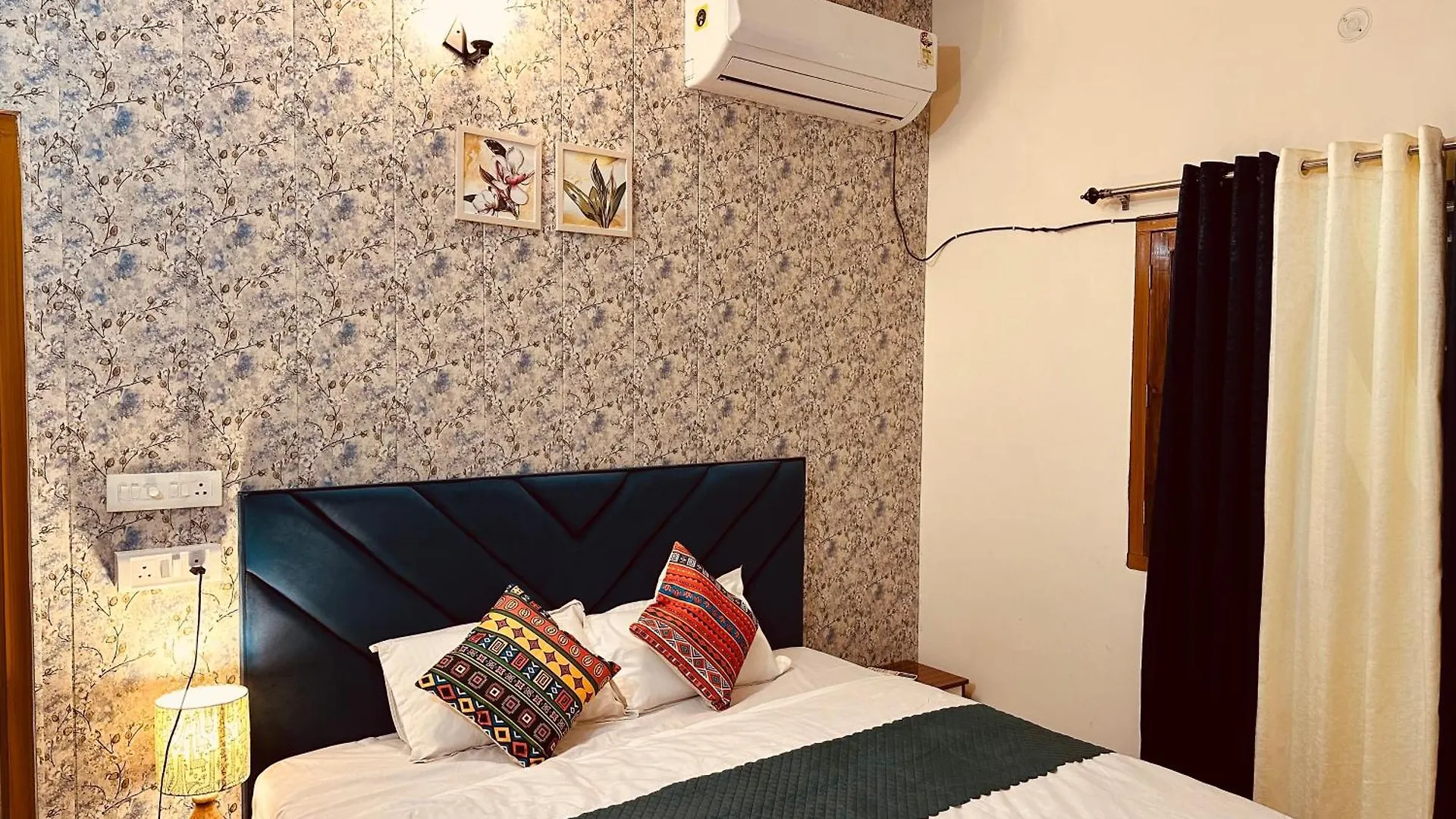 Zoomstay - 3Bhk Apartments Varanasi
