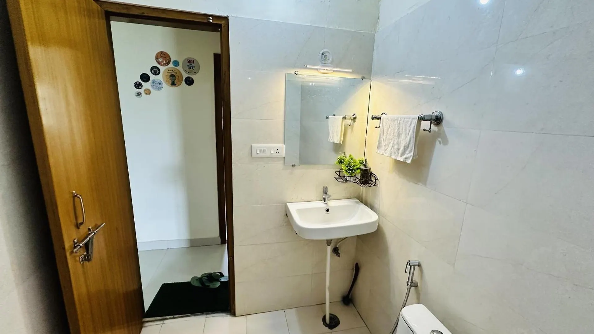 Zoomstay - 3Bhk Apartments Váránaszi