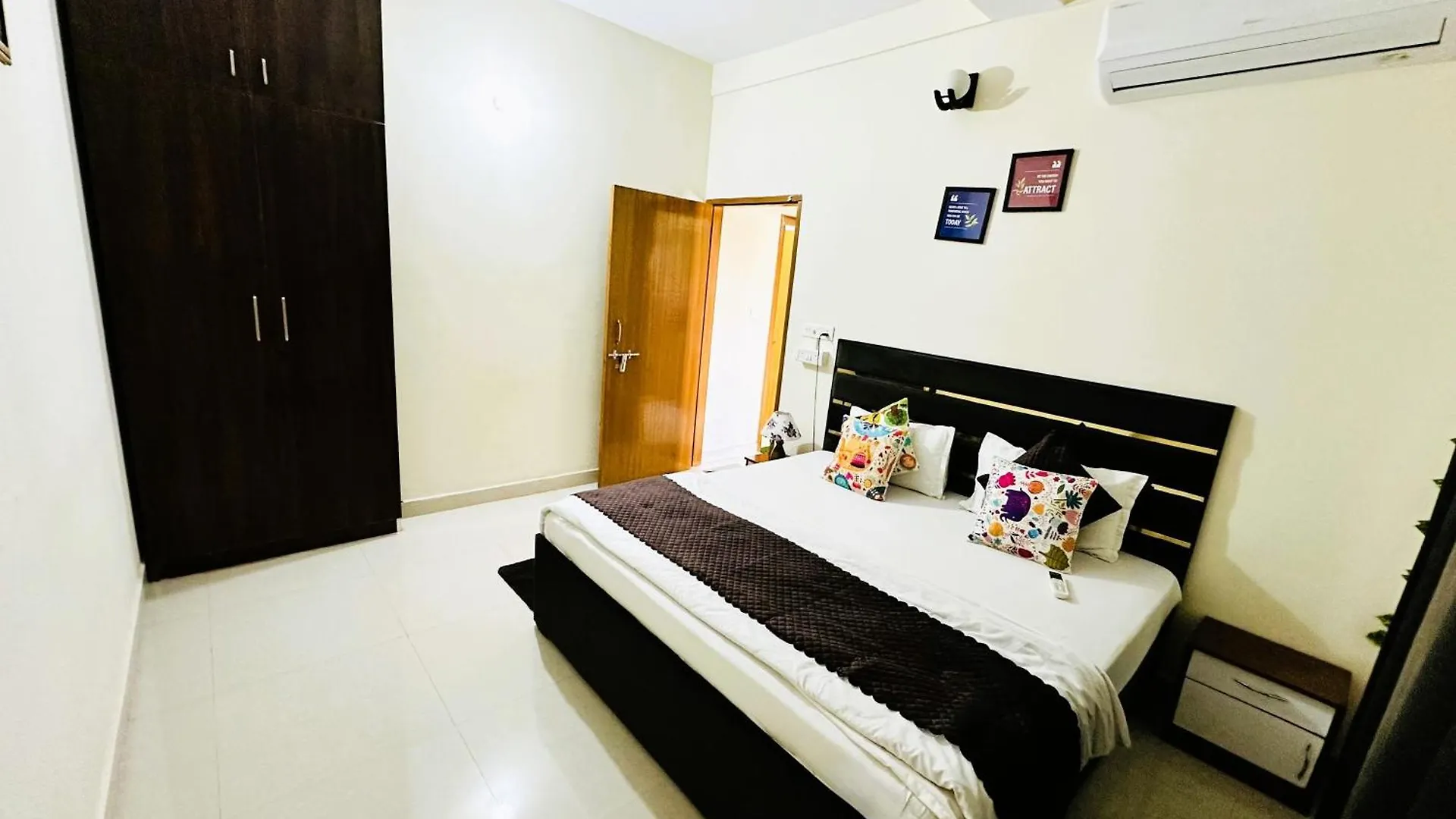 Zoomstay - 3Bhk Apartments Váránaszi
